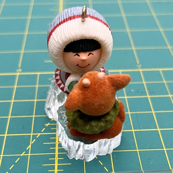 Mint Condition 1986 Frosty Friends #7 - with baby reindeer - Picture 6 of 6